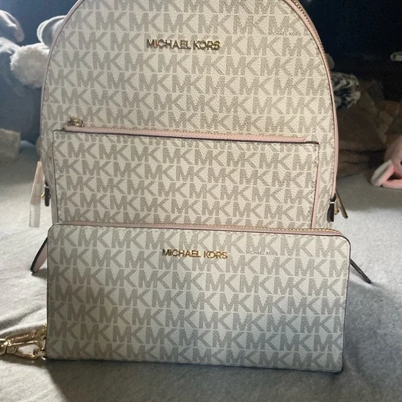 BRAND NEW Michael Kors Backpack & Wallet Set Michael Kors Erin Medium Backpack + Wallet set MK Brown  main image 2